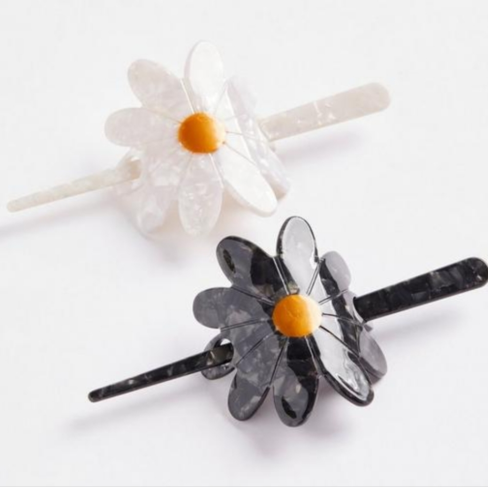 Torrid Daisy Barette And Pin Set